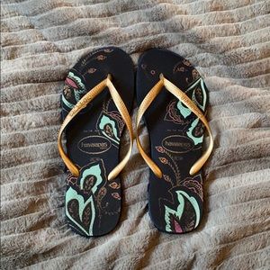 Gold & Navy Floral Havaianas